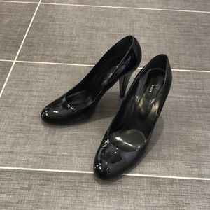 Bally patent leather pumps 37.5 EU 7 US.
